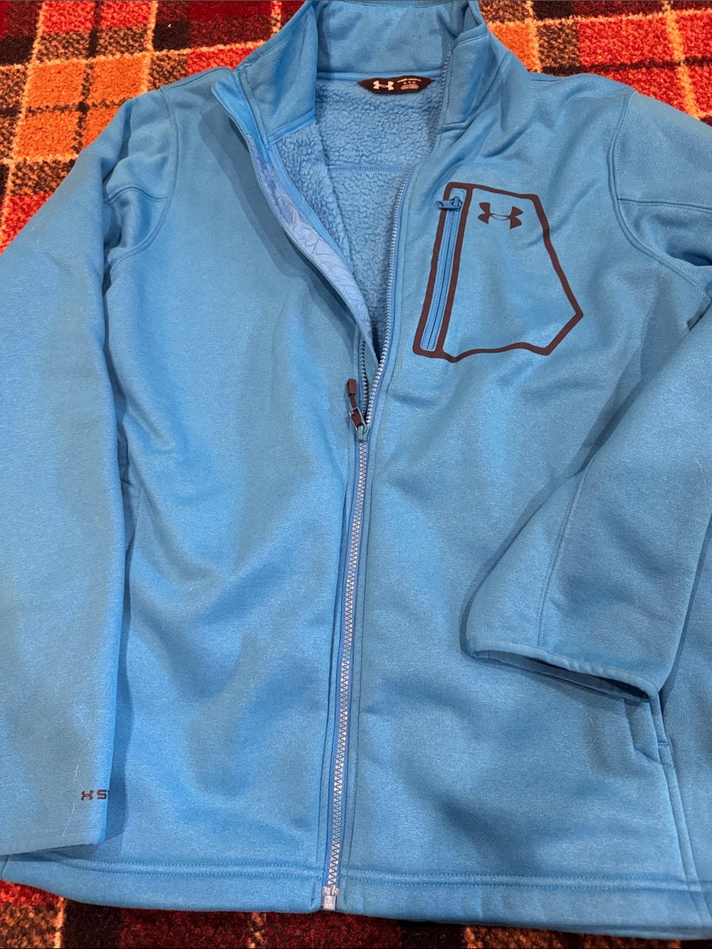 Under Armour men’s XL Blue Zip Fleece sweat shirt.
